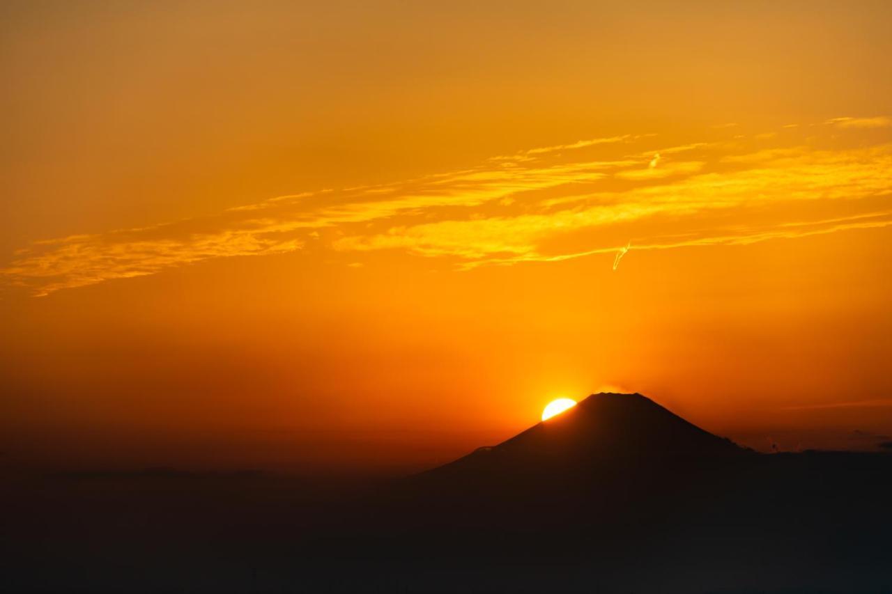 Oakwood Suites Yokohama Jokohama Zewnętrze zdjęcie Sunset over Mount Apo